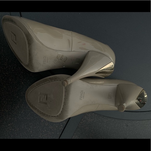 Fendi Beige Patent Leather Pumps with Gold Heel - Picture 6 of 6